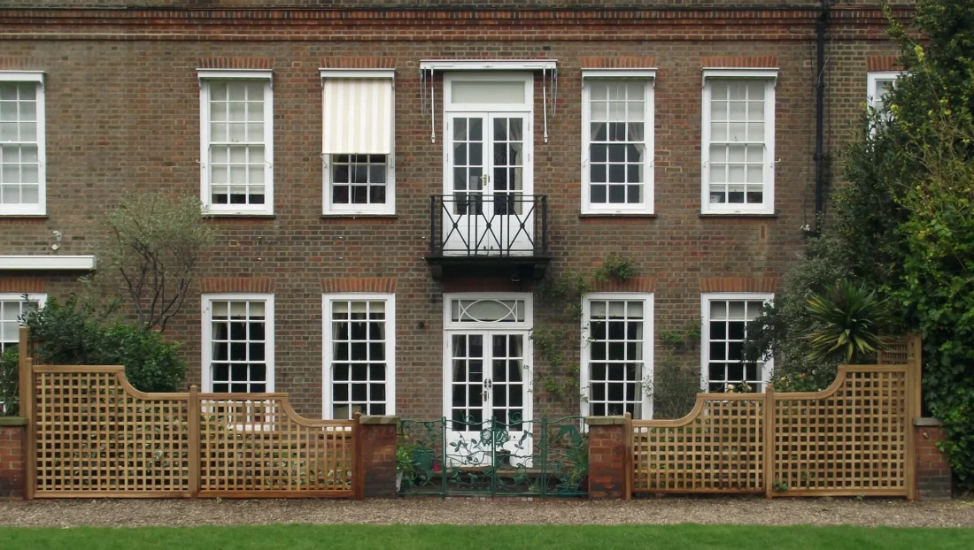 Hardwood trellis feature