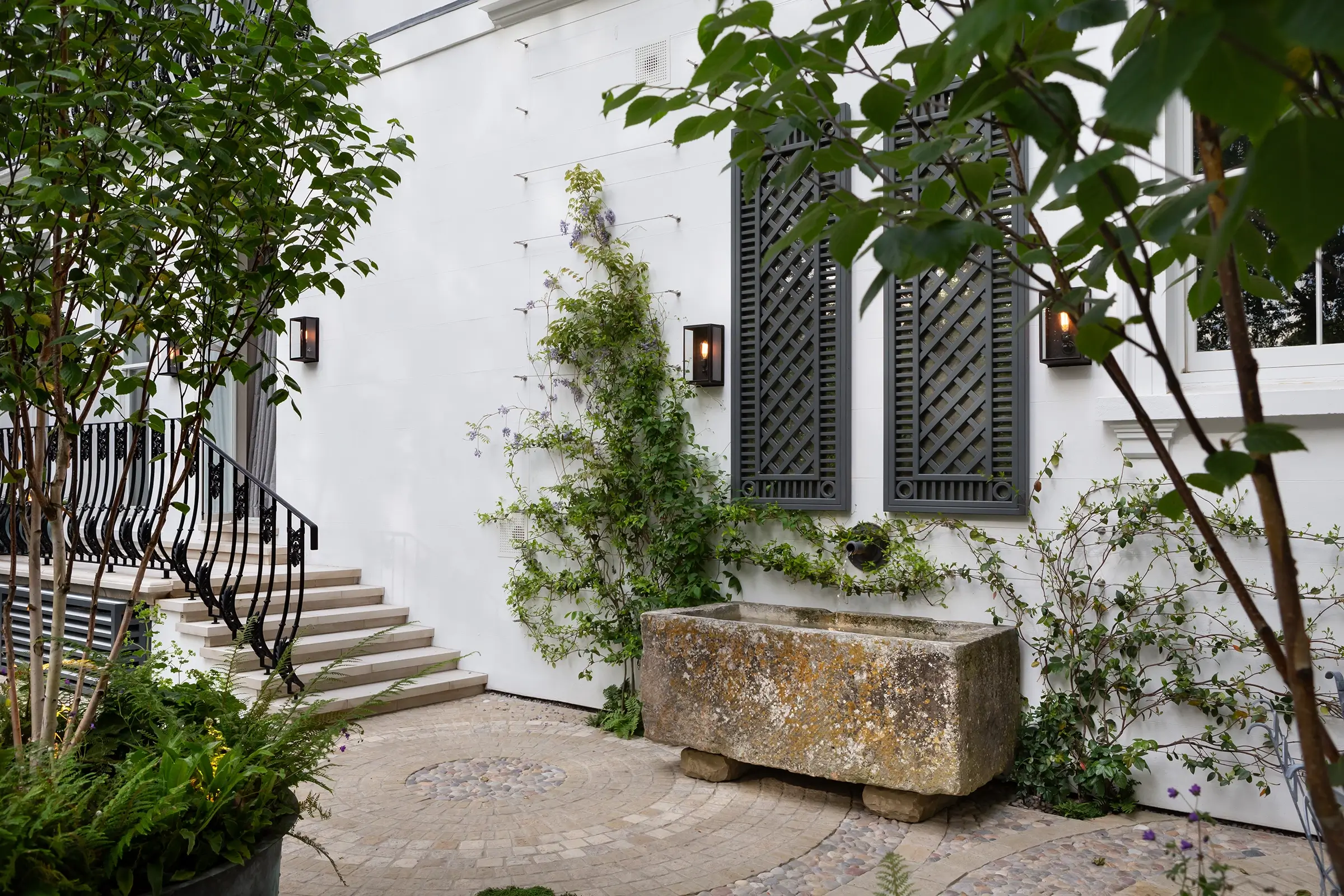 Bespoke Decorative Trellis in the Ribbon Wheel Garden