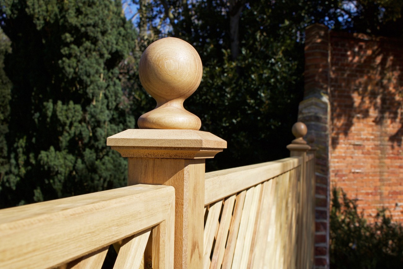 RHS Prestige Diagonal Trellis with finial