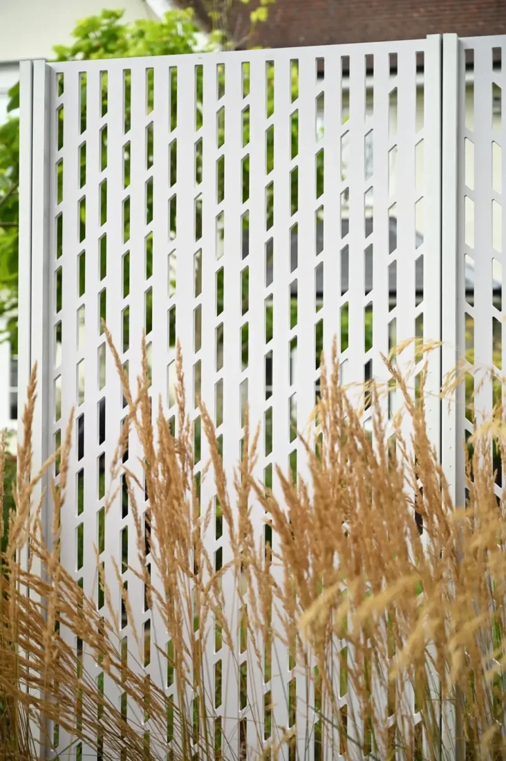 Linear Vista Decorative Screen