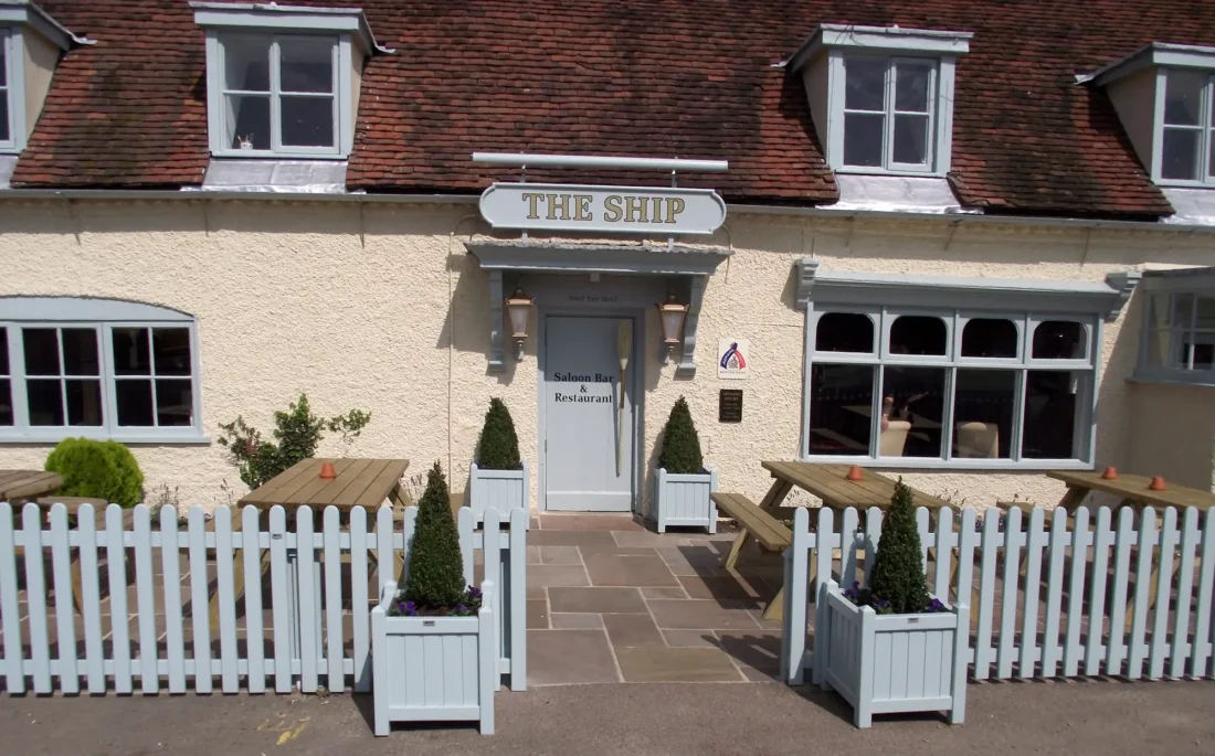 Painted Round Top Picket Fencing with Square Planters