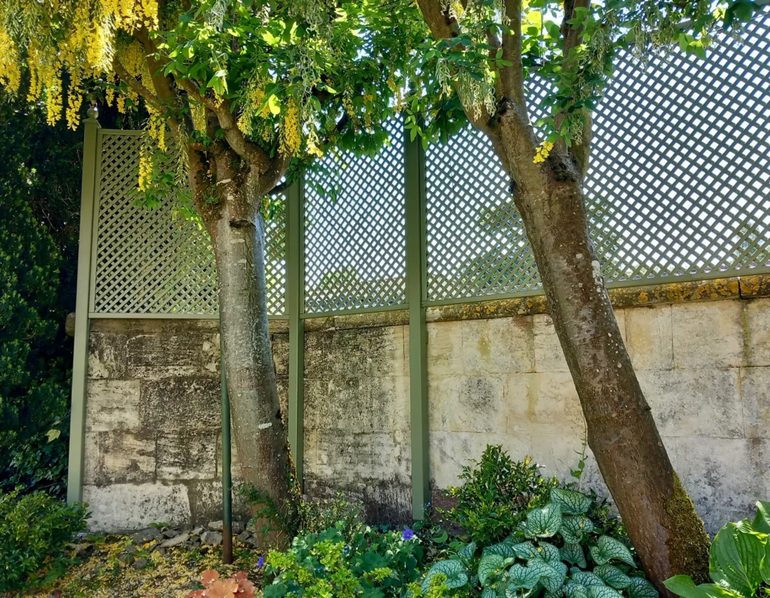 Diagonal Privacy Trellis in Gorse Green