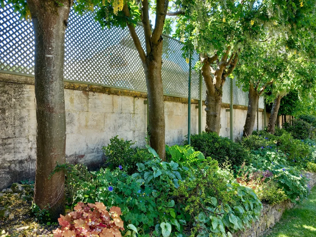 Diagonal Privacy Trellis in Gorse Green