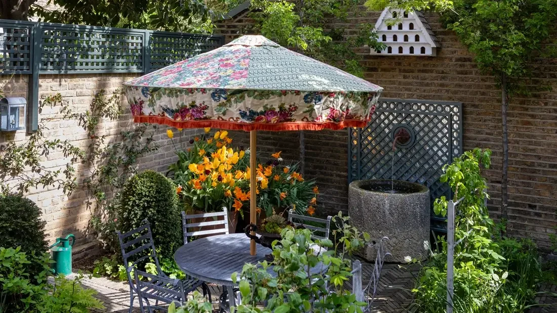 Decorative Trellis painted in Farrow & Ball Studio Green. Credit: Garden Designer: Butter Wakefield / Photography: Eleanor Walpole